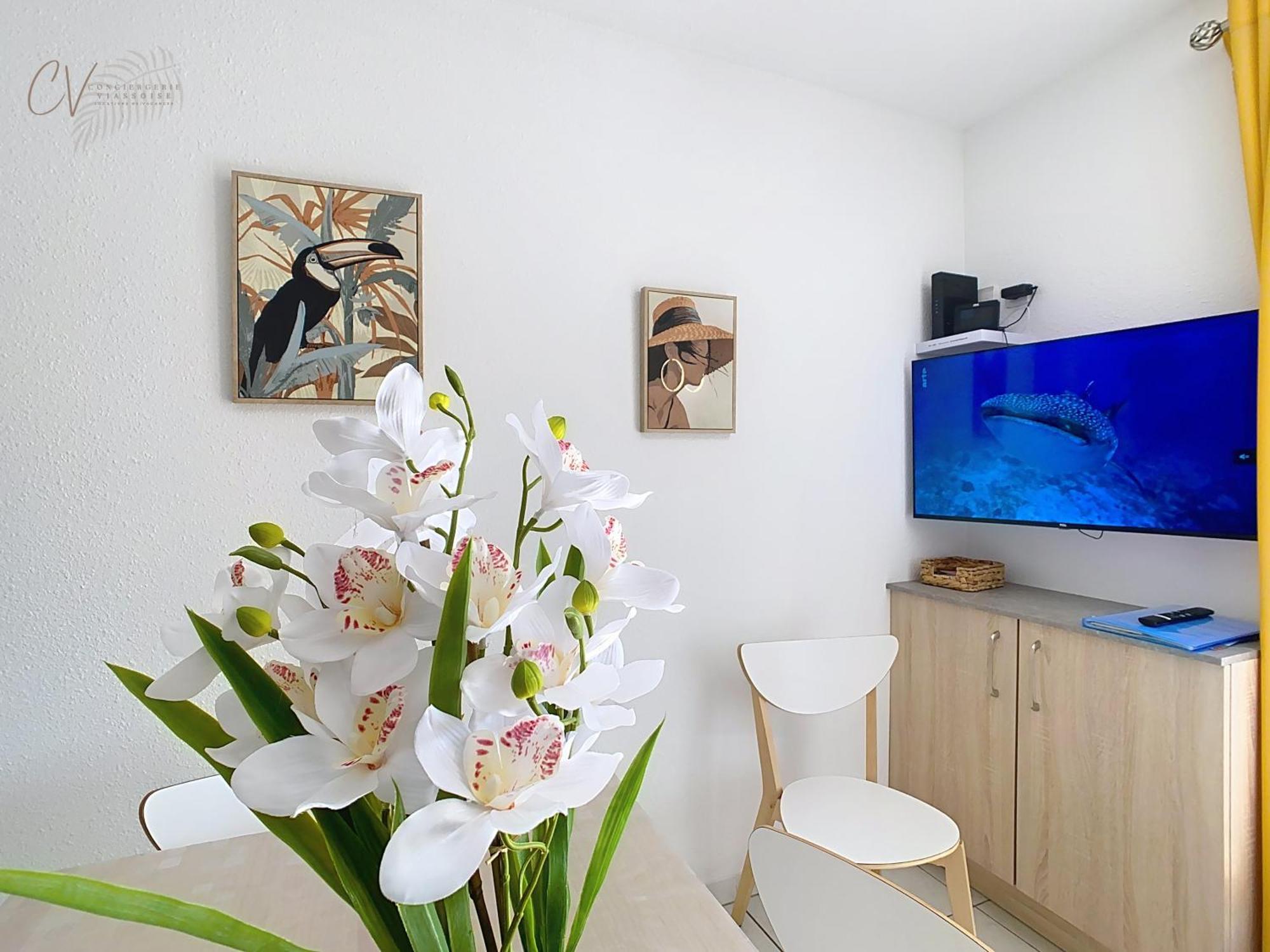 Petit Coin De Paradis Dans Residence Avec Piscine Vias Esterno foto