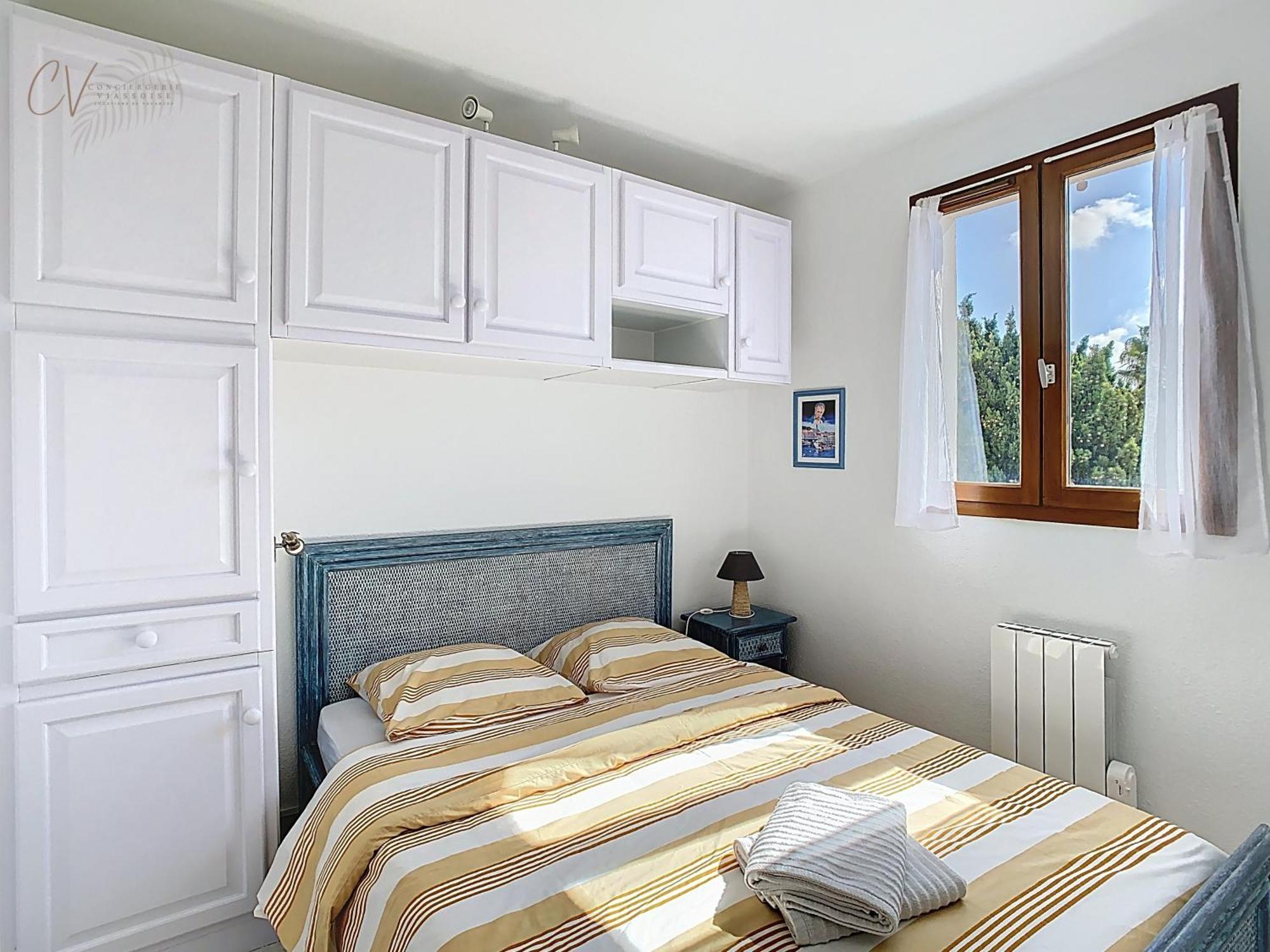 Petit Coin De Paradis Dans Residence Avec Piscine Vias Esterno foto