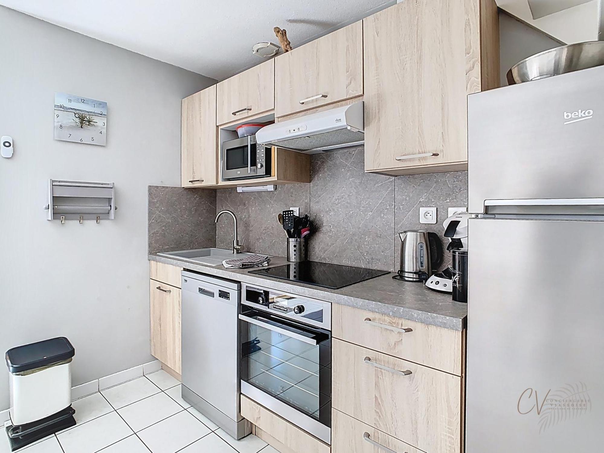 Petit Coin De Paradis Dans Residence Avec Piscine Vias Esterno foto