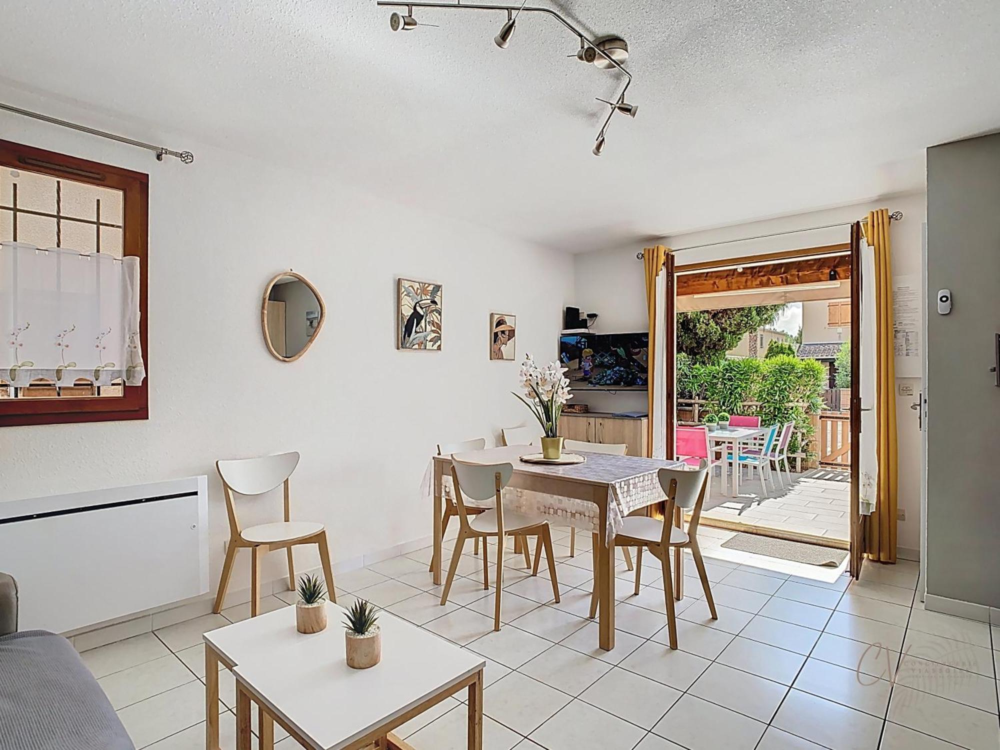 Petit Coin De Paradis Dans Residence Avec Piscine Vias Esterno foto