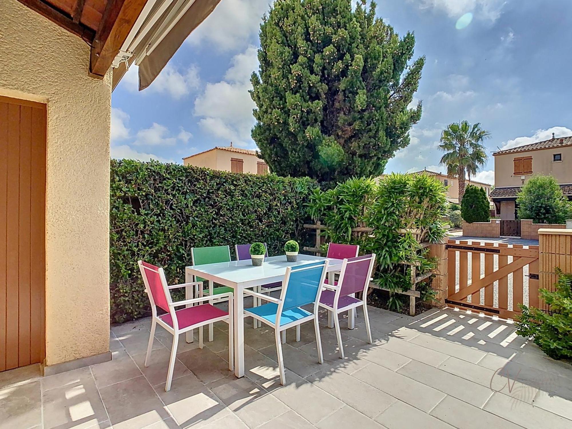 Petit Coin De Paradis Dans Residence Avec Piscine Vias Esterno foto
